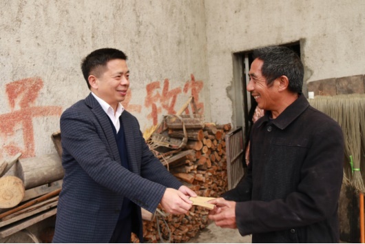 岳阳林纸打通产业扶贫主干道  精准接力助致富(1)1071.jpg